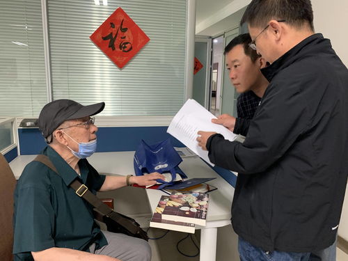 退休營養(yǎng)學(xué)專家捐書傳道 將專業(yè)書籍贈予食品行業(yè)新星